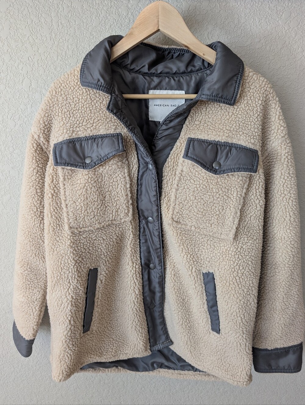 Oversized American Eagle Outfitters Beige Sherpa Jacket with Gray Trim